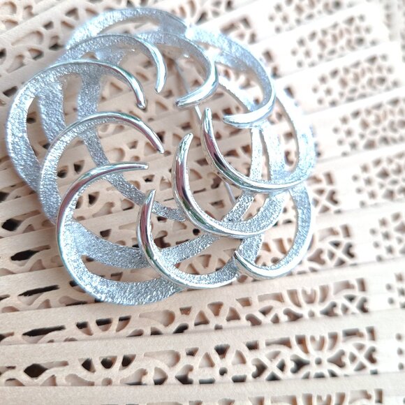 Unique Brooch For SAle Today - Picture 6 of 10